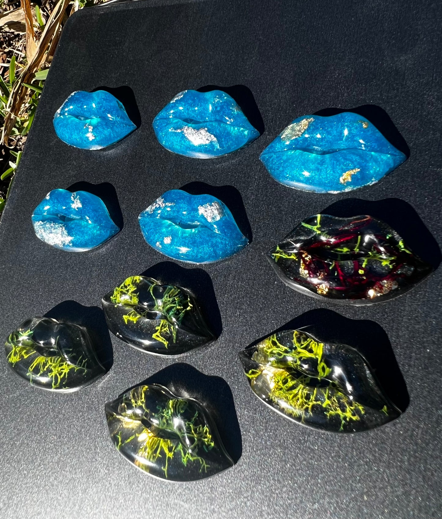 Magnet lips silver blue metallics